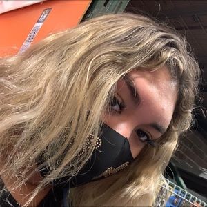 Meet your Posher, Gabriela